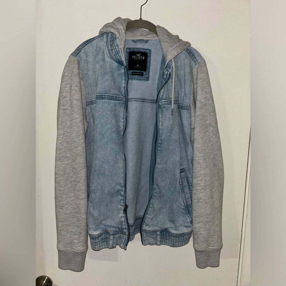 Hollister Men’s Denim Jacket. Size M